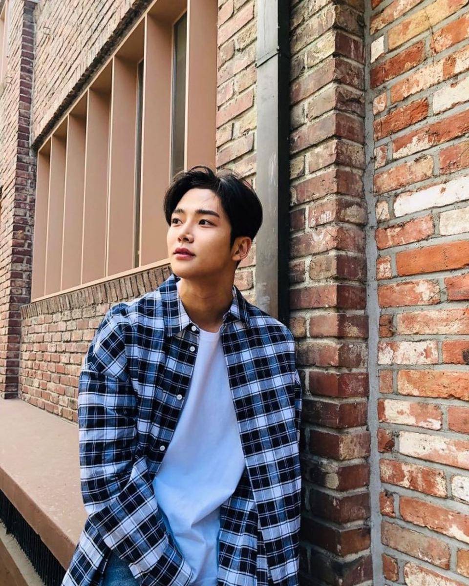 Rowoon (instagram.com/ewsbdi)