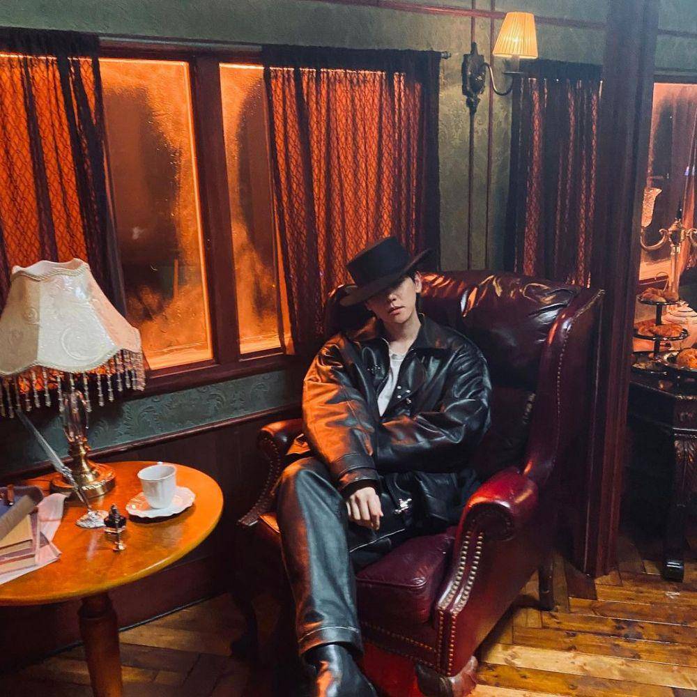 OOTD ala Baekhyun EXO (instagram.com/baekhyunee_exo)
