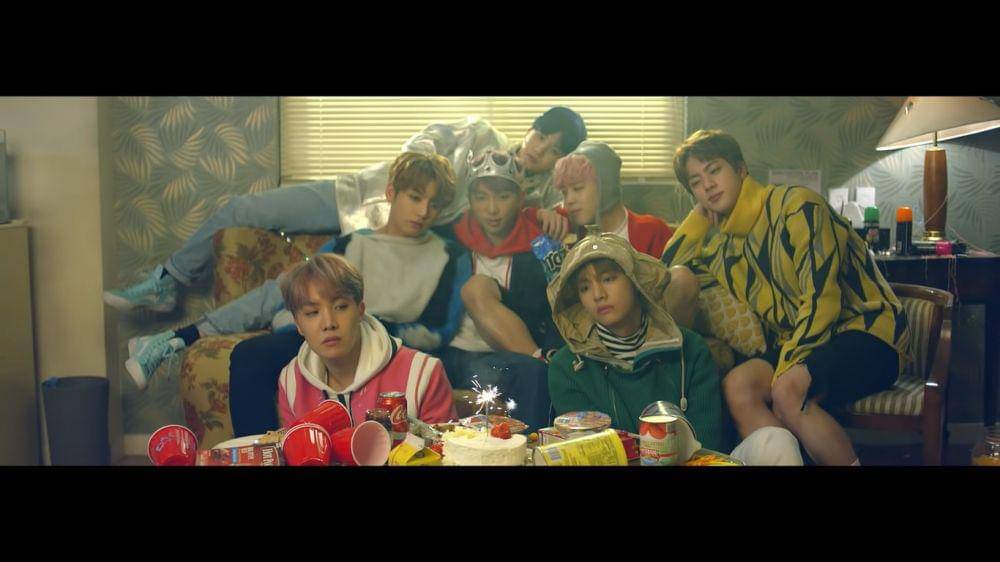 Spring Day (dok. YouTube HYBE LABELS/BTS Spring Day)