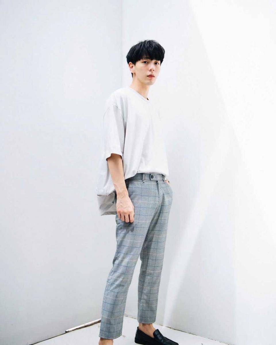 outfit kencan ala Up Poompat (Instagram.com/uppoompat)