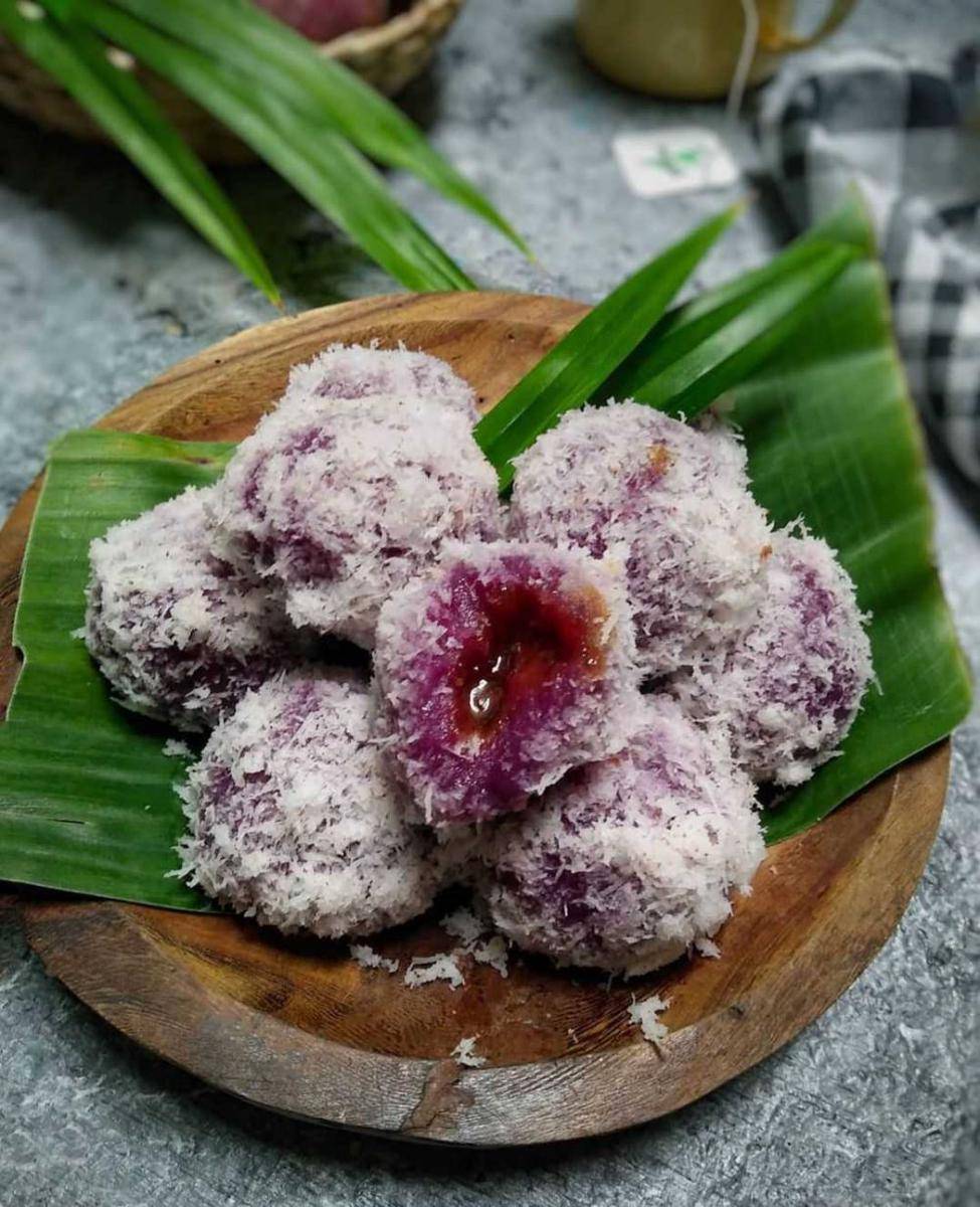 Klepon ubi ungu (instagram.com/vy_viya)