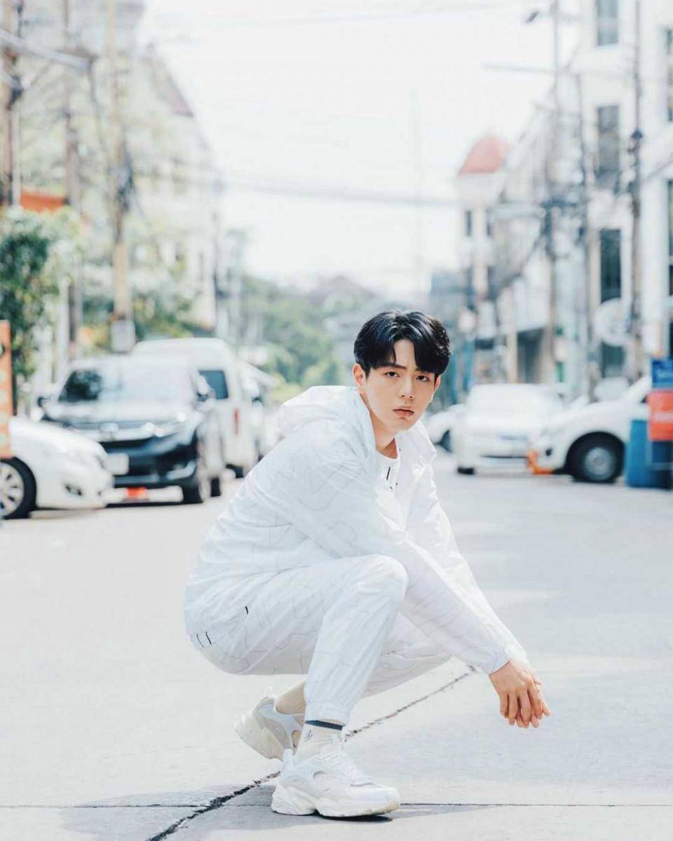 outfit kencan ala Up Poompat (Instagram.com/uppoompat)
