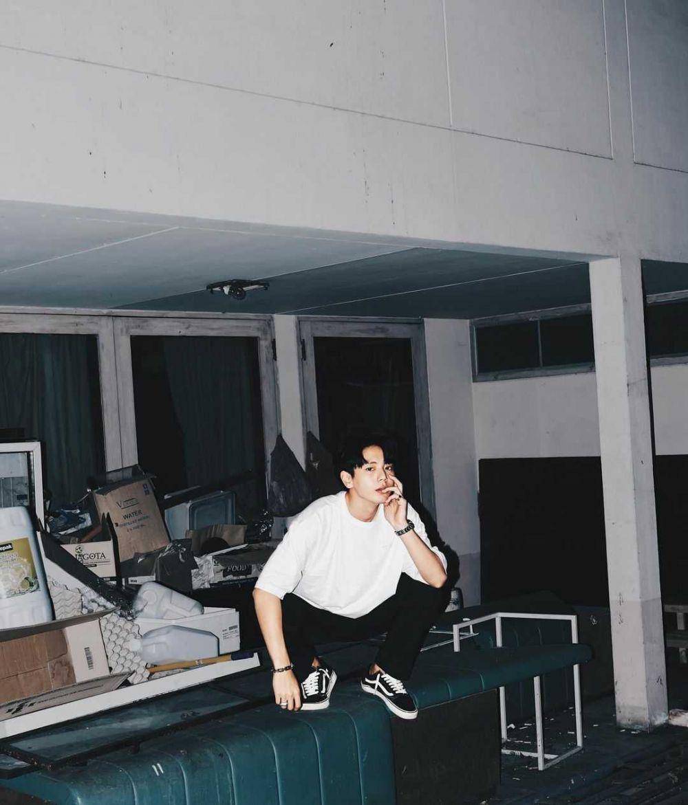 outfit kencan ala Up Poompat (Instagram.com/uppoompat)