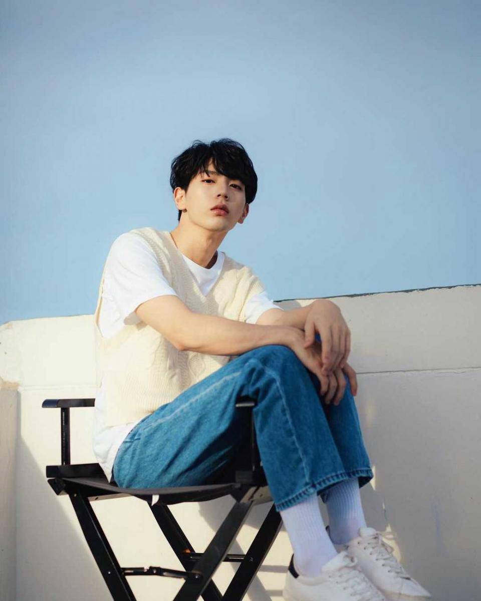 outfit kencan ala Up Poompat (Instagram.com/uppoompat)