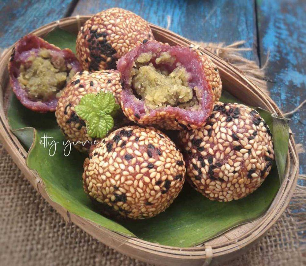 Onde-onde ubi ungu (instagram.com/ettyyuni)