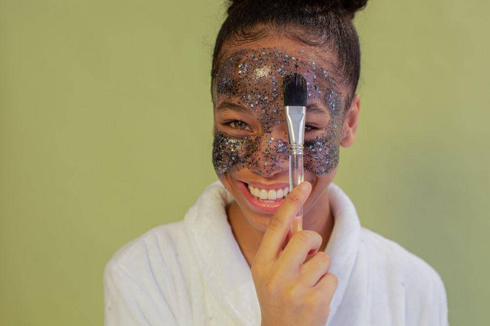 ilustrasi menggunakan masker (pexels.com/Monstera)