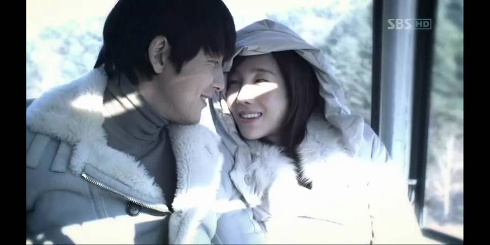 Penampilan Lee Ji Ah dan Jung Woo Sung di MV Taeyon - I Love You untuk OST drama Athena: Goddes of War (youtube.com/SMTOWN)