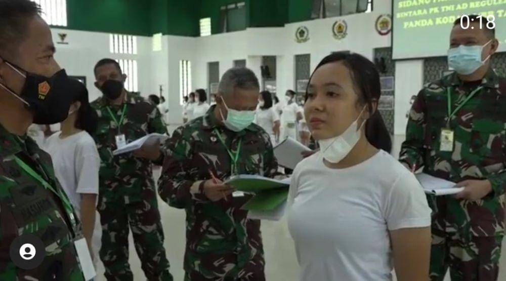 Salah satu calon bintara yang ikut seleksi untuk menjadi anggota TNI Angkatan Darat di Kodam Bukit Barisan, Medan. (www.instagram.com/@kodam.bukitbarisan)