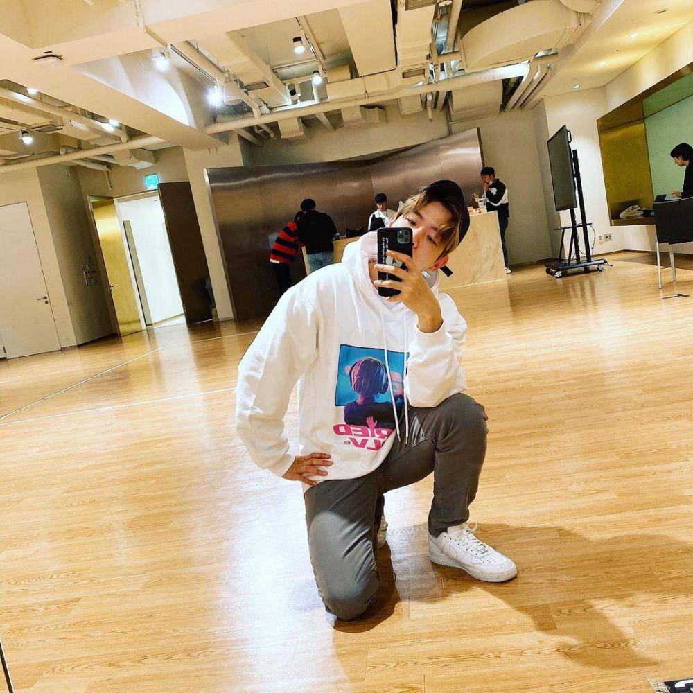 OOTD ala Baekhyun EXO (instagram.com/baekhyunee_exo)