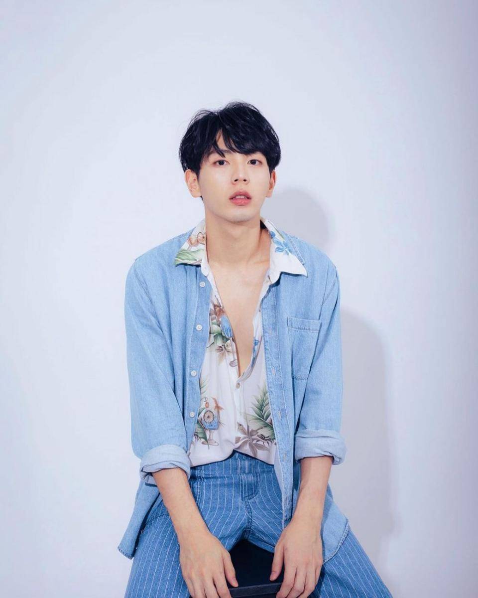 outfit kencan ala Up Poompat (instagram.com/uppoompat)