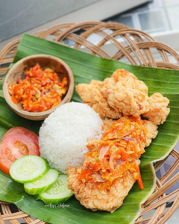 Ayam geprek (instagrak.com/ melp3y)