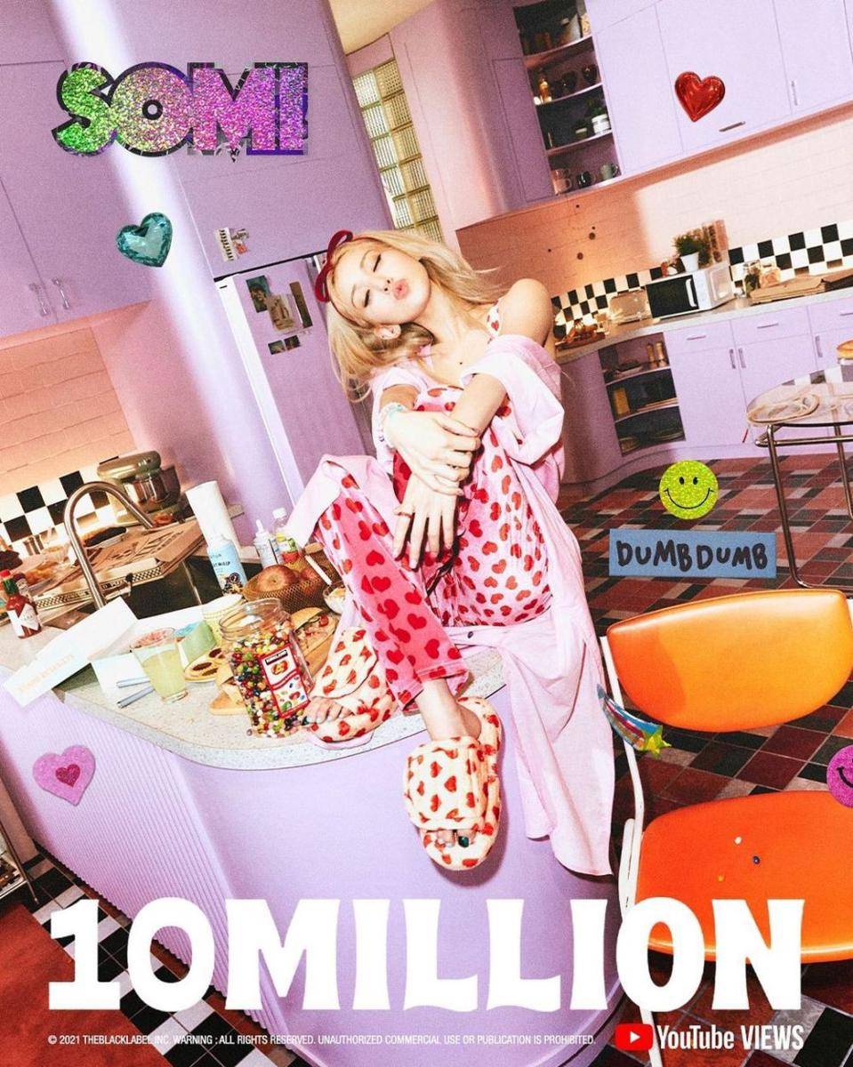 Jeon Somi untuk single "Dumb Dumb" (instagram.com/ somsomi0309)