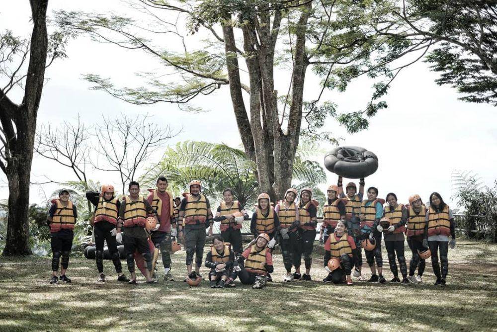 Apriyani Rahayu dan rekan-rekan atlet (instagram.com/greyspolii)
