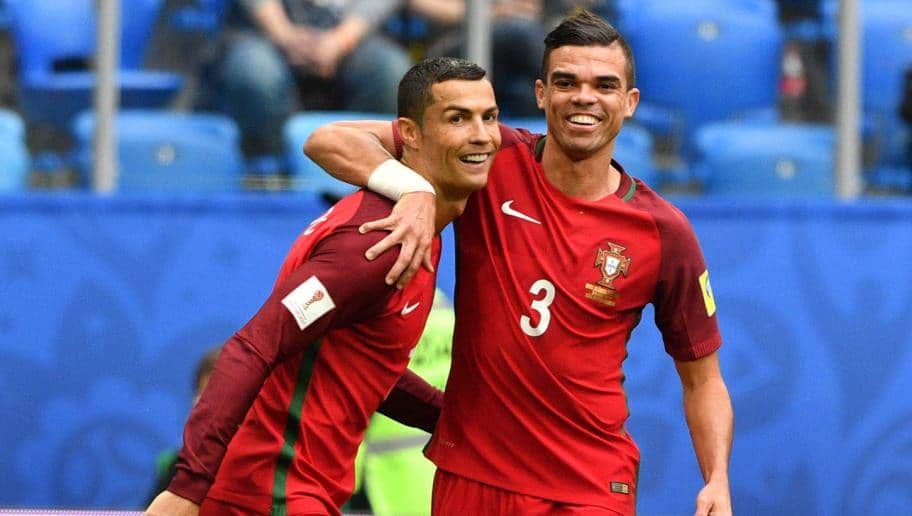 Cristiano Ronaldo dan Pepe. (90min.com)