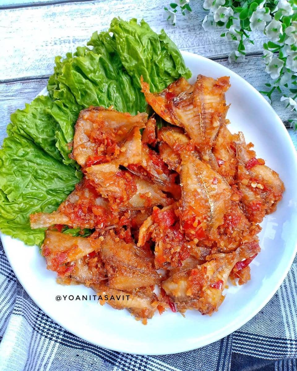 Ikan asin balado (instagram.com/yoanitasavit)