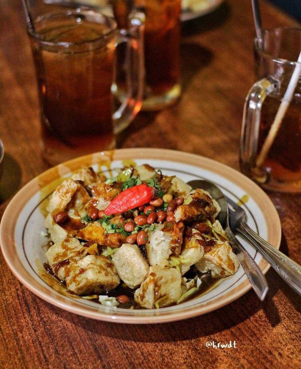 Tahu kupat (instagram.com/solonyaman)