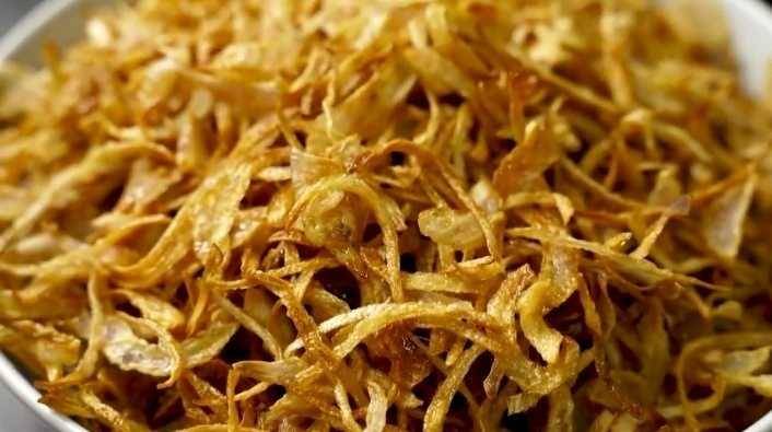 potret bawang goreng (dok. YouTube/Spice Eats/)