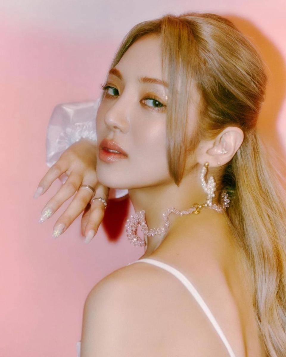 Hyoyeon (instagram.com/hyoyeon_x_x)