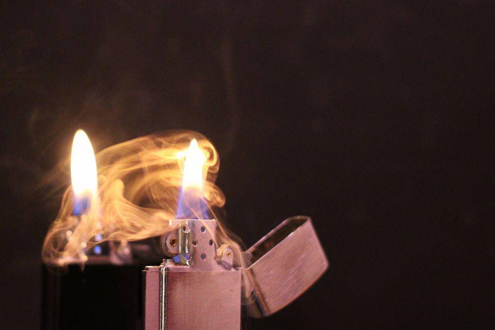 Ilustrasi lighter Zippo (Andy M. from Pixabay)