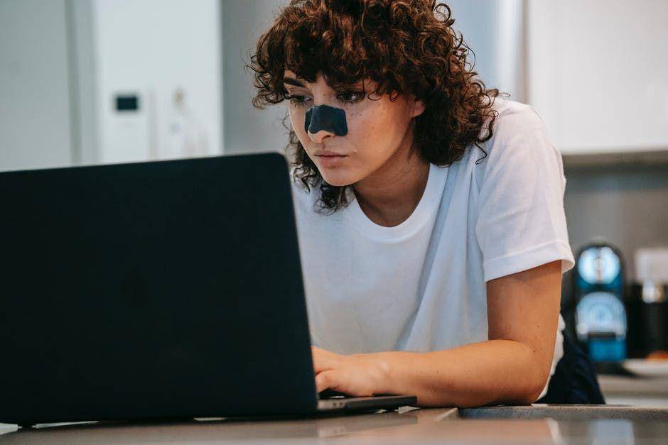 Ilustrasi content creator (pexels.com/sam-lion)