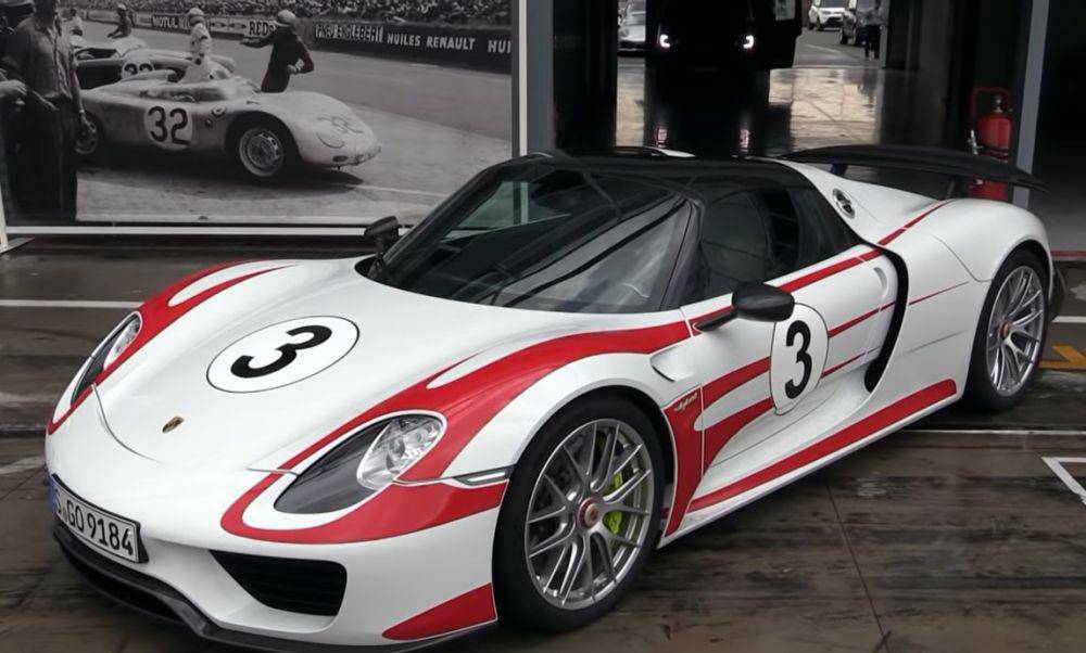 Porsche 918 Spyder (youtube.com/19Bozzy92)