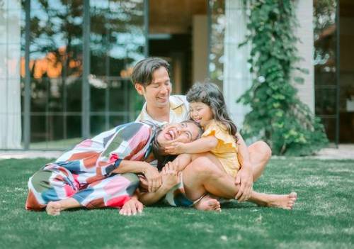 Liburan Tarra Budiman dan istri (instagram.com/tarrabudiman)