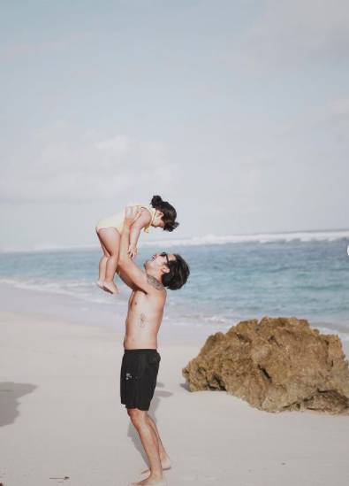 Liburan Tarra Budiman dan istri (instagram.com/tarrabudiman)