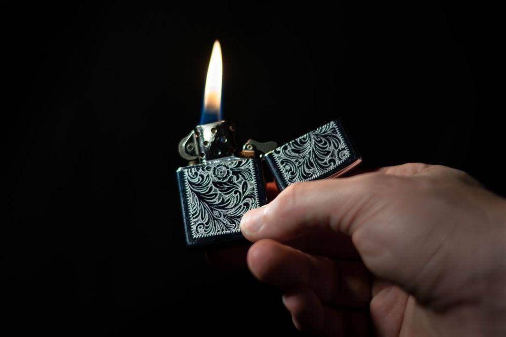 Ilustrasi lighter Zippo (Thomas Despeyroux /Unsplash )