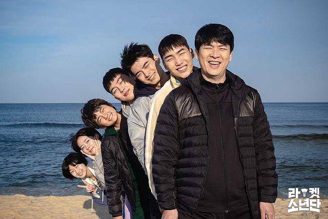 Potret keakraban para pemain Racket Boys. (instagram.com/sbsdrama.official)