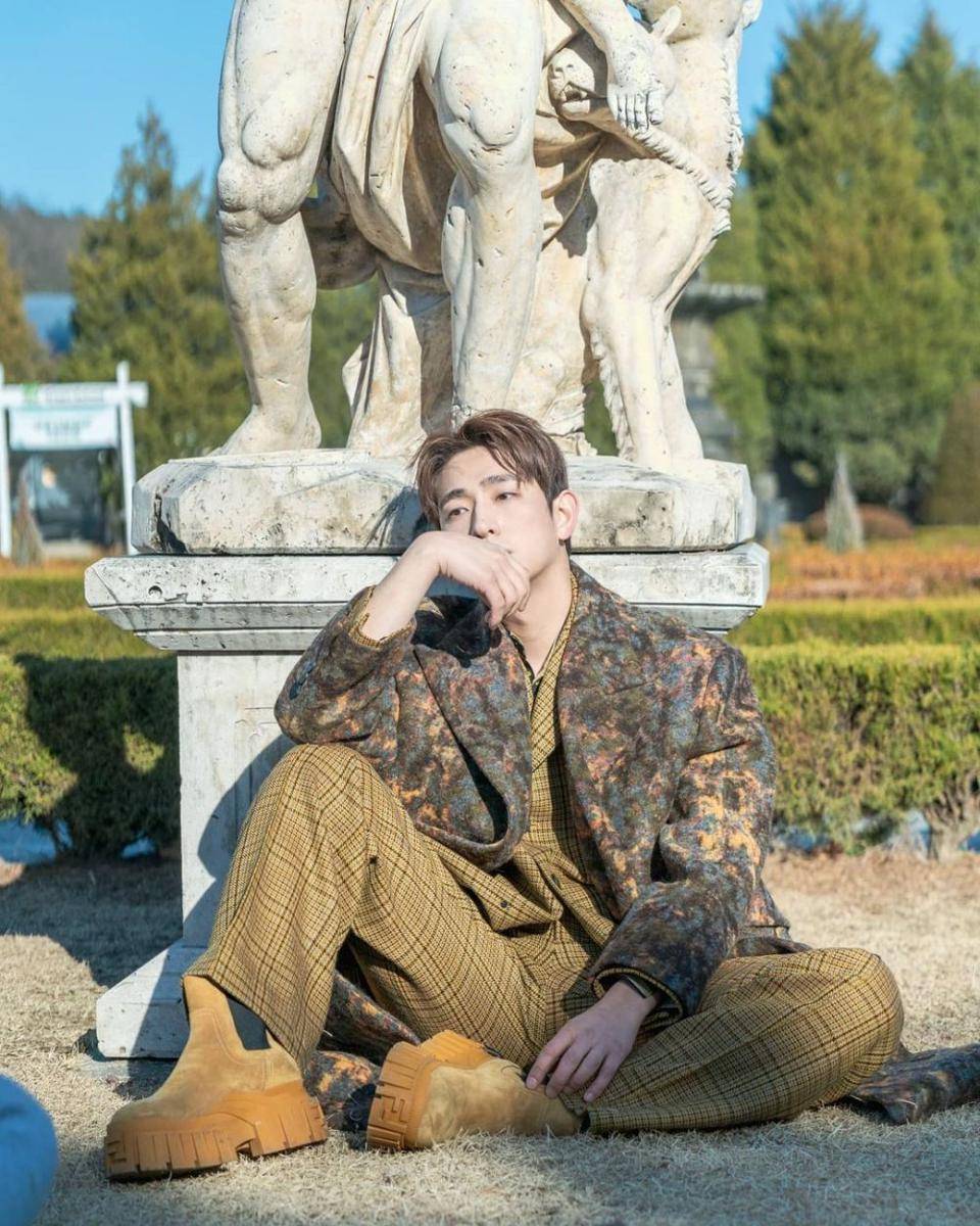 Yoon Park (instagram.com/npioent)