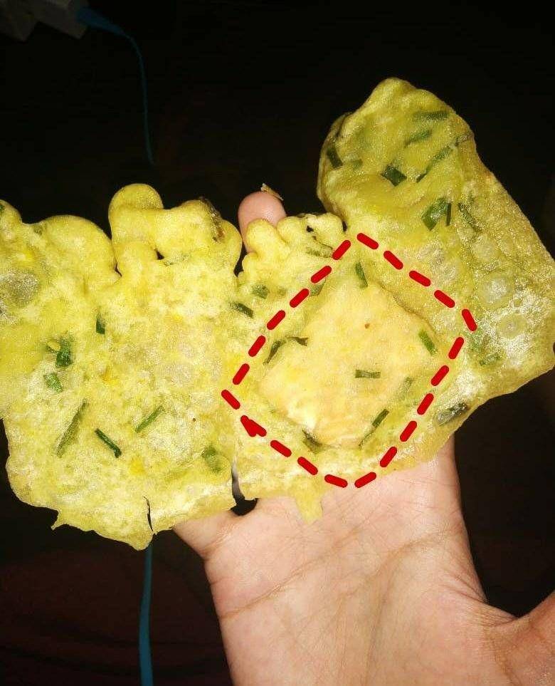 momen kocak beli gorengan (twitter.com/txtdrkuliner)