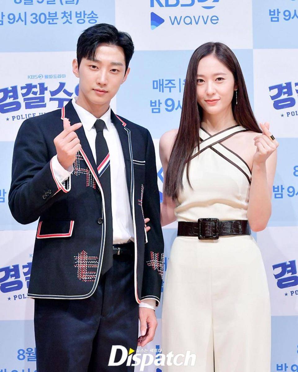 Jung Jin Young dan Krystal saat konferensi pers drama Police University (instagram.com/koreadispatch)