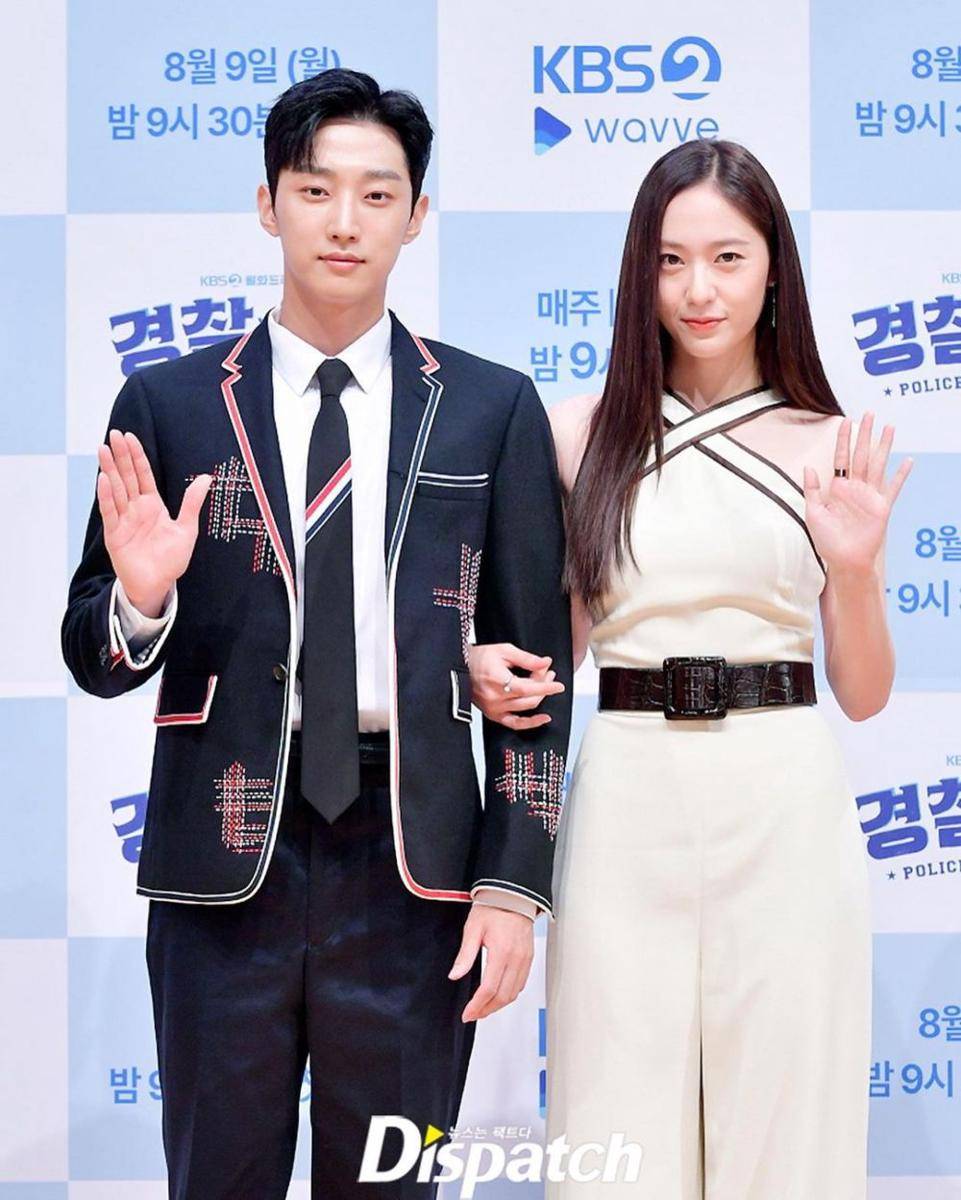 Jung Jin Young dan Krystal saat konferensi pers drama Police University (instagram.com/koreadispatch)