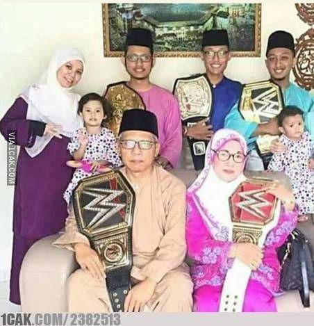 foto keluarga pakai baju kembaran (1cak.com)
