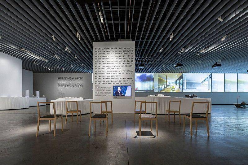 Pertunjukan bookshelf theatre di museum Kadokawa (timeandstyle.com)