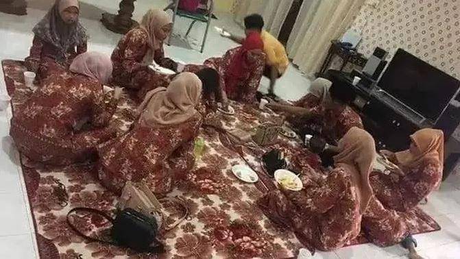 foto keluarga pakai baju kembaran (twitter.com/wahyujordan)