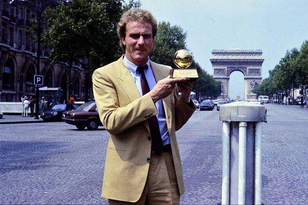 potret Karl-Heinz Rummenigge saat meraih Ballon d'Or (twitter.com/FootballArchive)