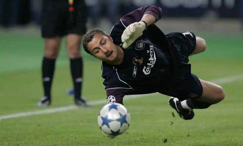 Jerzy Dudek saat membela Liverpool (theguardian.com)