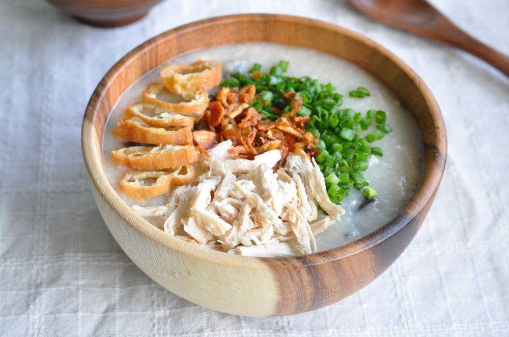 Shredded chicken congee (eatwhattonight.com)
