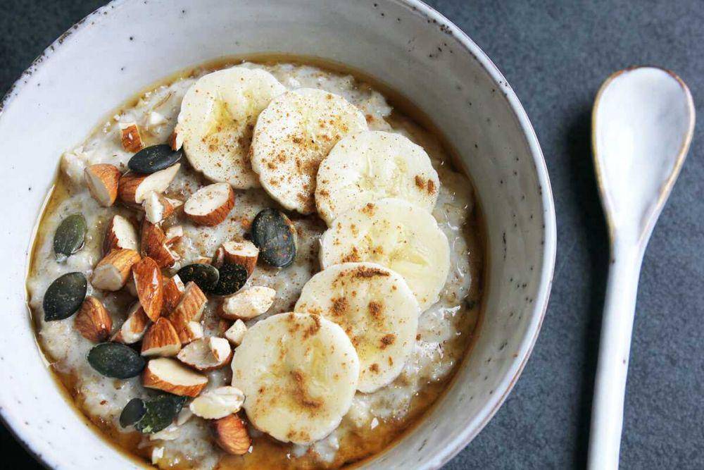 Banana and walnut porridge (cheapandcheerfulcooking.com)
