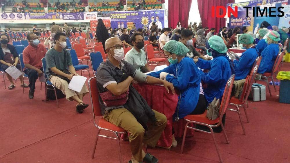 Vaksin masyarakat umum di BSSC Dome, Balikpapan, Senin (9/8/2021). (IDN Times/ Fatmawati)