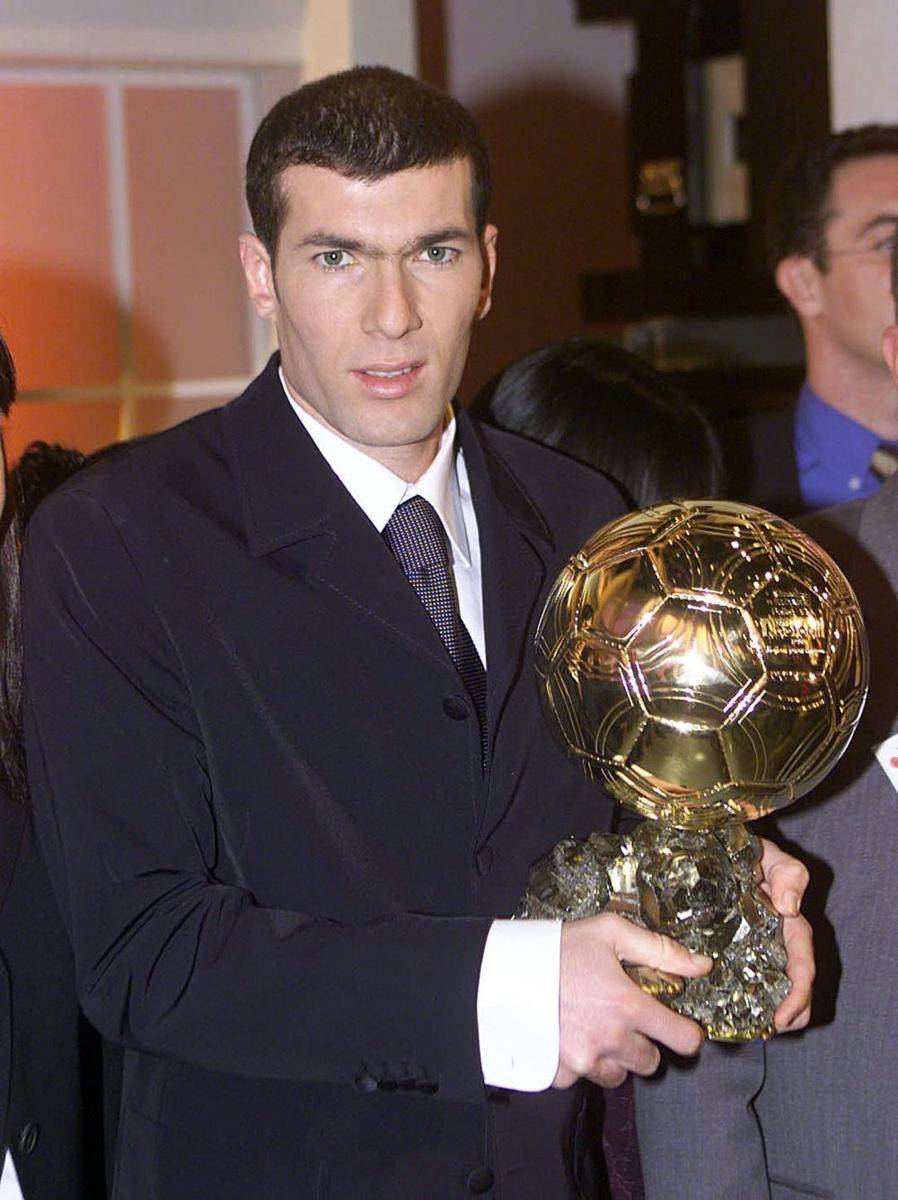 potret Zinedine Zidane saat meraih Ballon d'Or (thesun.co.uk)