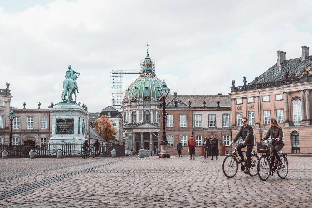ilustrasi kehidupan masyarakat Denmark (pexels.com/Grzegorz)