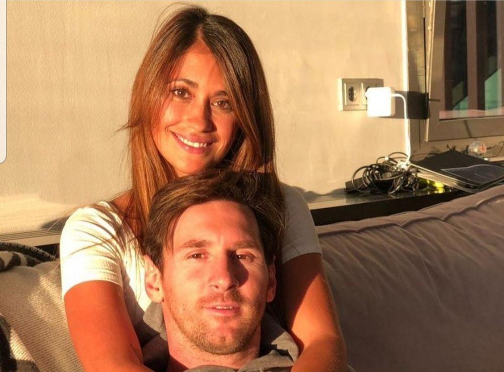 Mesra Selalu! 10 Potret Antonela Rocuzzo Setia Dampingi Lionel Messi