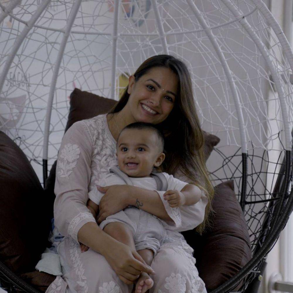 potret Anita Hassanandani dan anaknya (instagram.com/anitahassanandani)