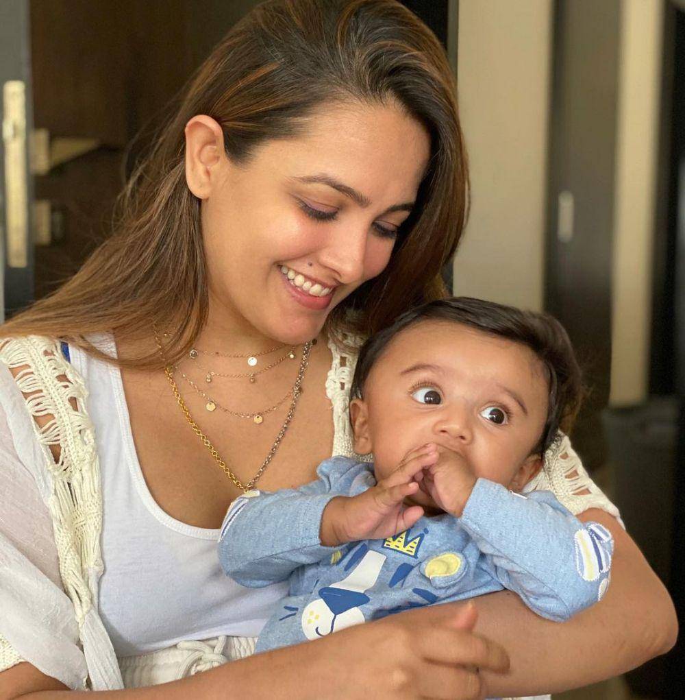 potret Anita Hassanandani dan anaknya (instagram.com/anitahassanandani)