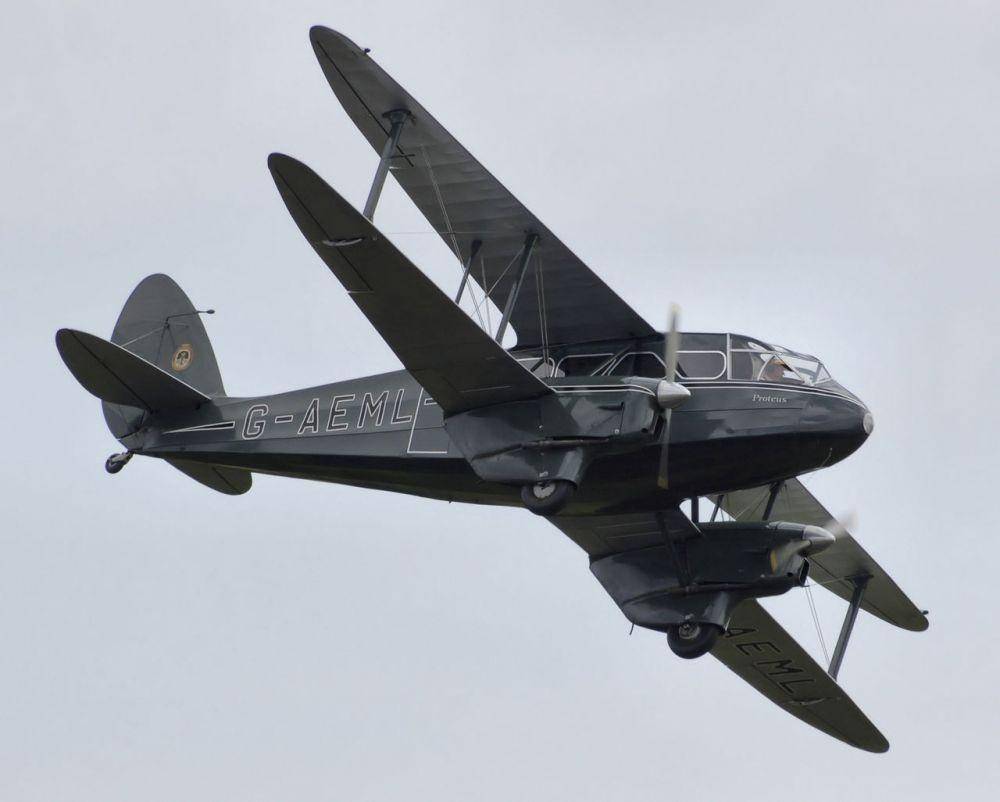 de Havilland Dragon Rapide G-AEML. (wikimedia.org/Arpingstone)