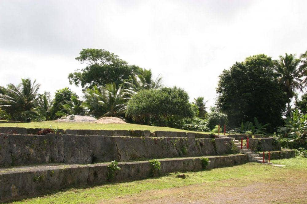 makam kuno kerajaan di Tonga (mapio.net)