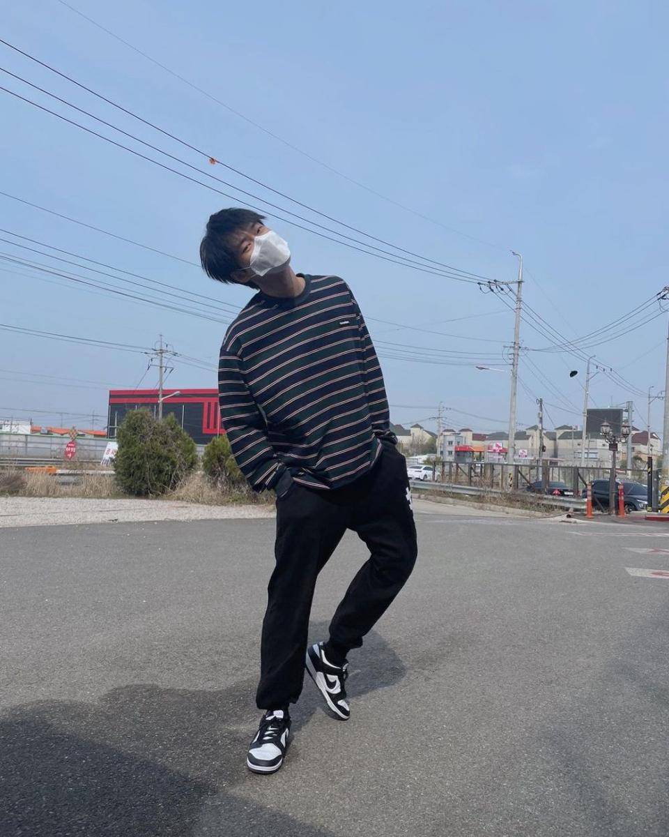 Doyoung NCT (instagram.com/do0_nct)