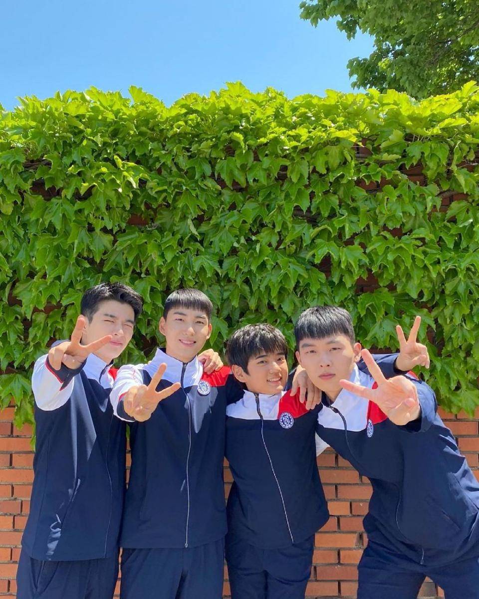 Pemain Racket Boys di balik layar (instagram.com/t_js0813)